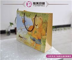 小熊服装手提袋定做