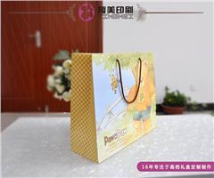小熊服装手提袋定做