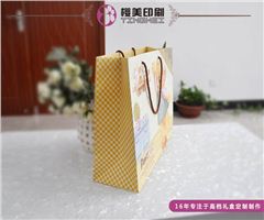 小熊服装手提袋定做