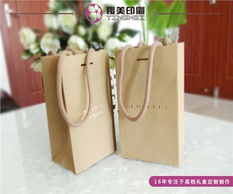 博柏利服装手提袋制作