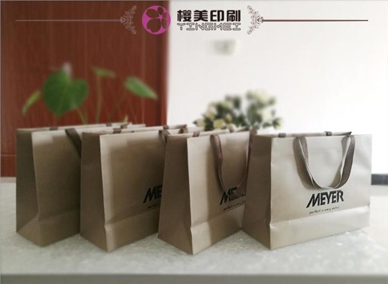 大批量服装手提袋定制.jpg