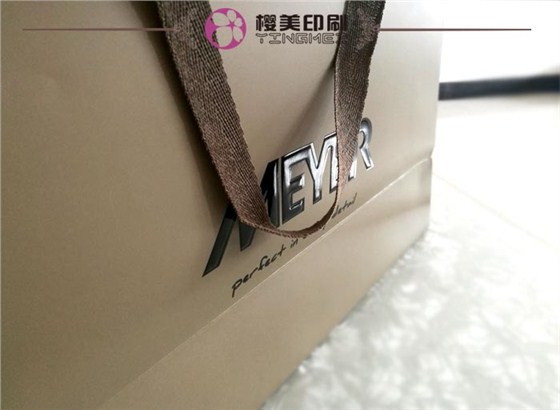 烫金激凸服装手提袋定制.jpg