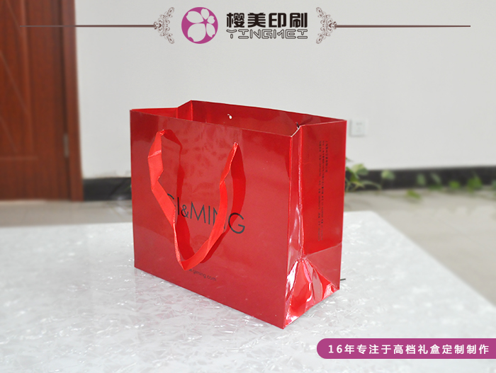 高档奢侈品纸袋制作1.jpg