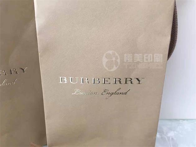 博柏利手提袋烫金细节.jpg