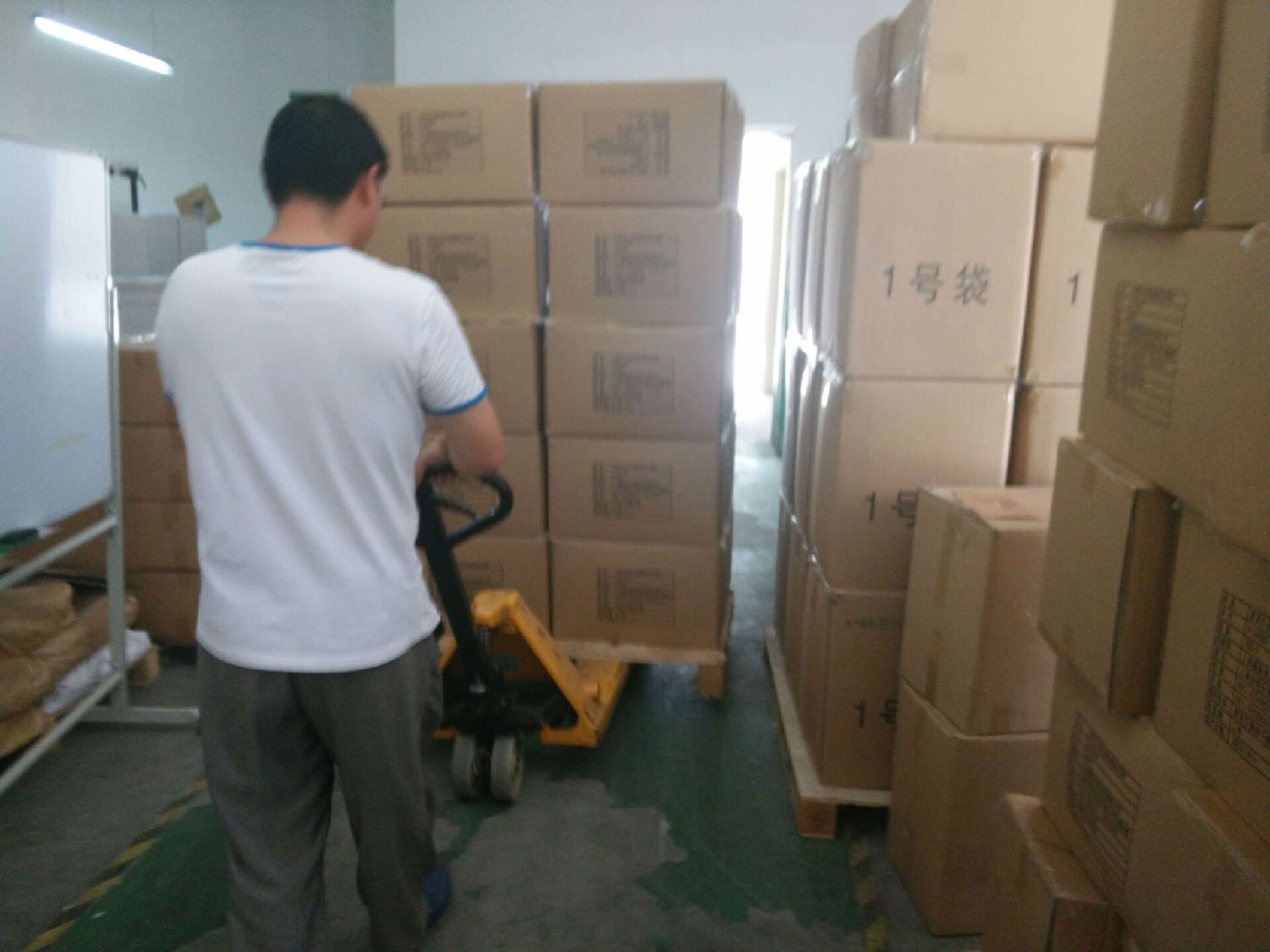 礼盒包装厂家发货中